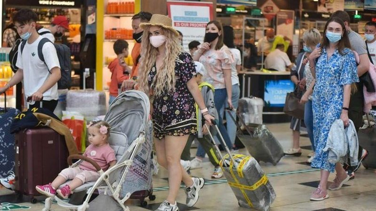 6 ayda turizmden sadece 2.5 milyar dolar geldi