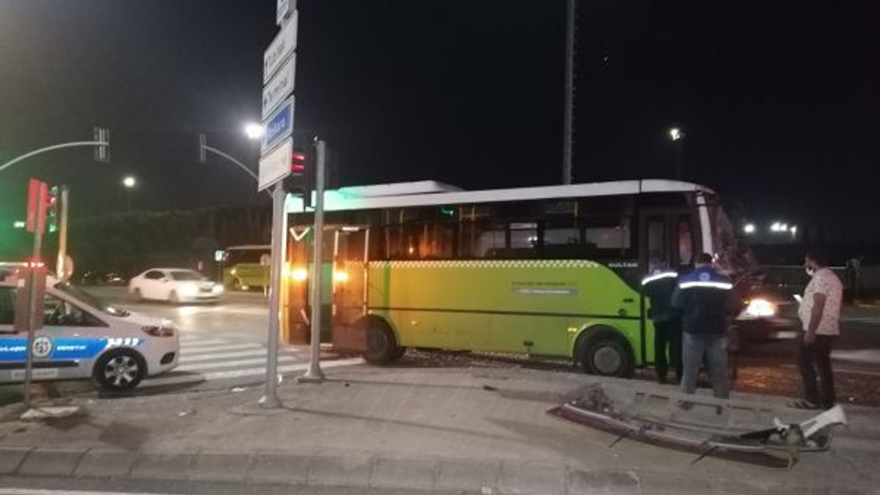 Tır ile yolcu otobüsü çarpıştı: 4 yaralı