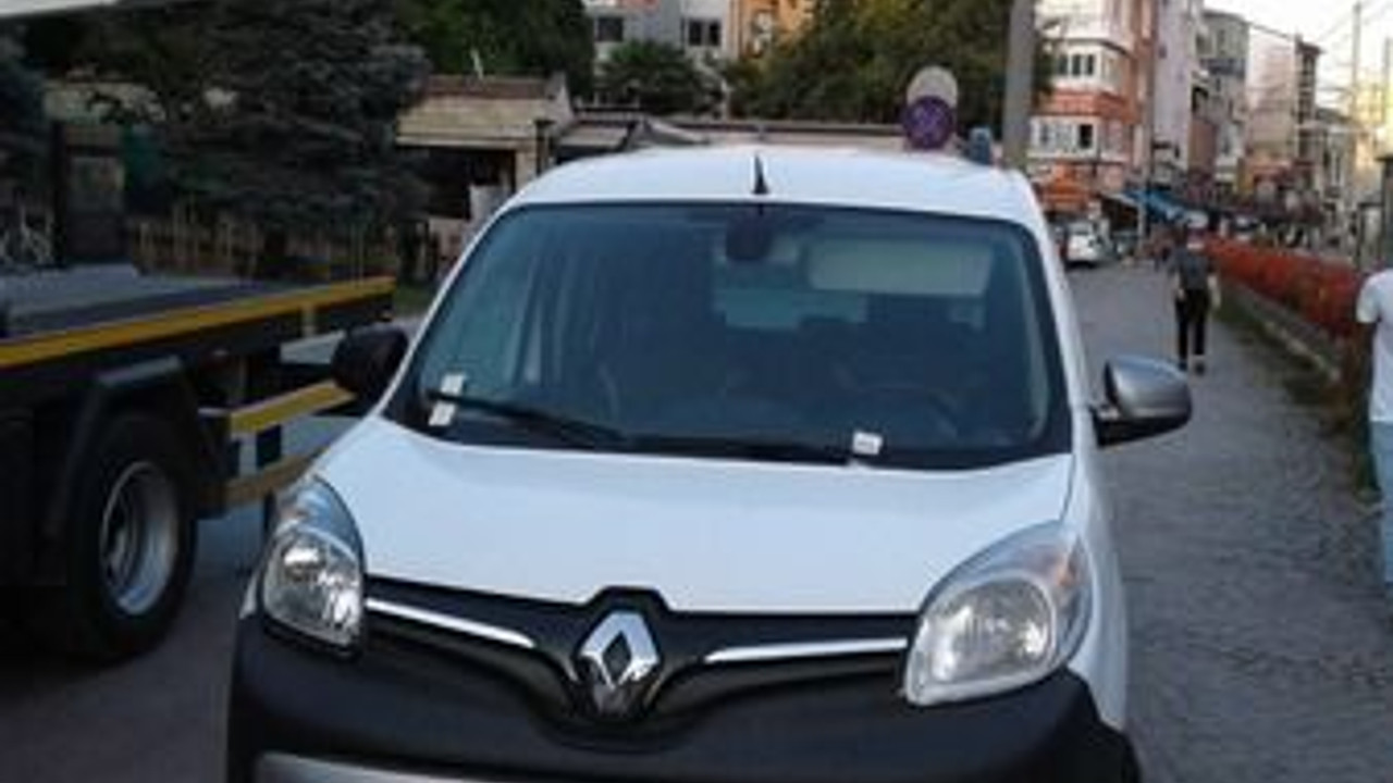 Tramvay yoluna park eden araçlara ceza!
