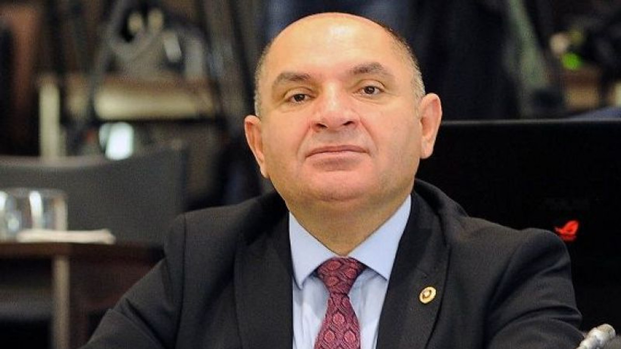 CHP’li belediyelere yasak bakanlığa serbest!