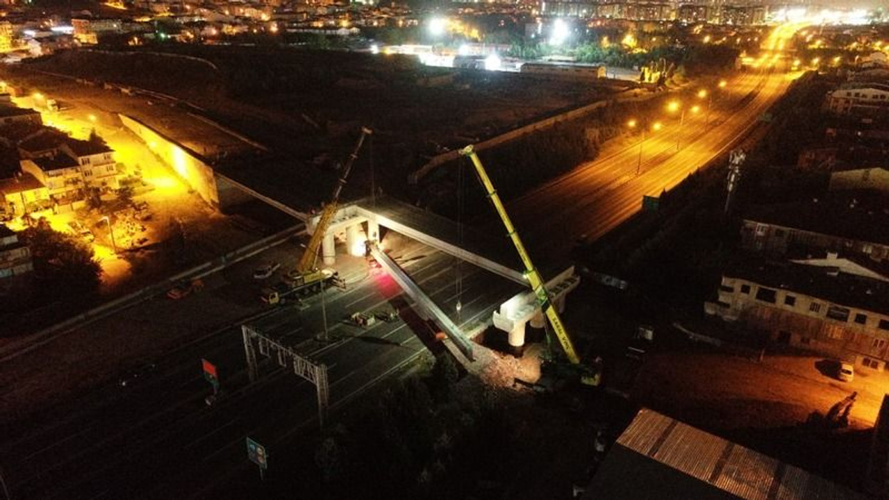 Büyükşehirden otoyolda gece çalışması