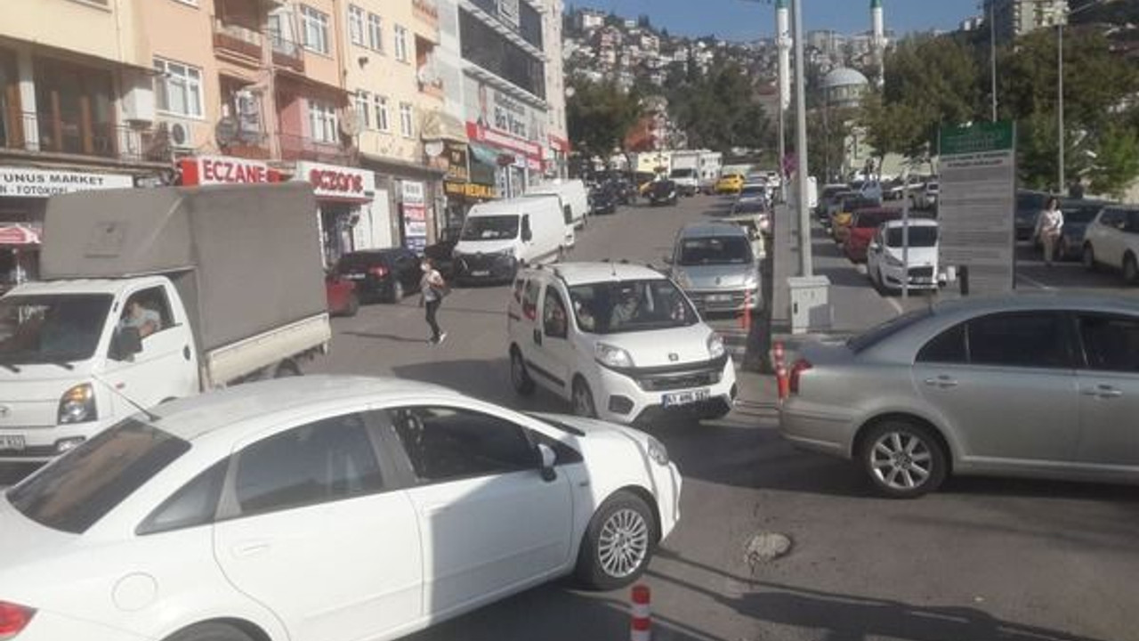 Kocaeli Devlet’te otopark krizi! Trafik oluşuyor