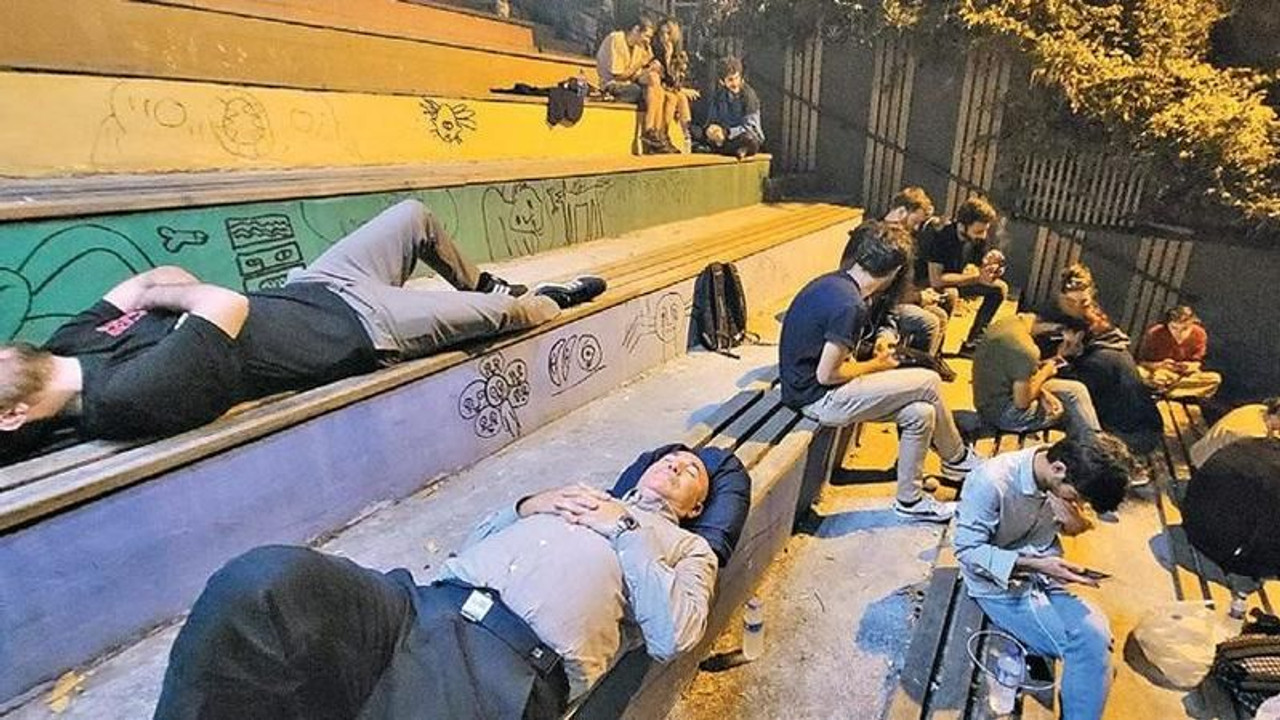 AKP döneminde kredi tutarı ve yurt sayısı düştü