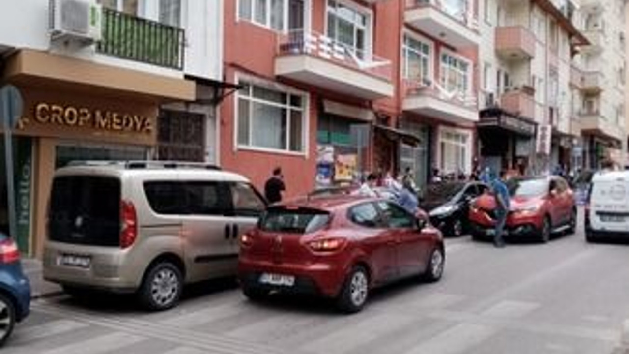 Evinin önünde ceza yedi