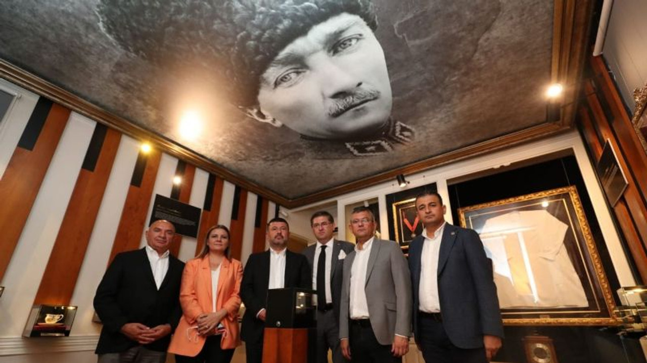 CHP’nin önemli isimleri Atatürk Evi’ne hayran kaldı