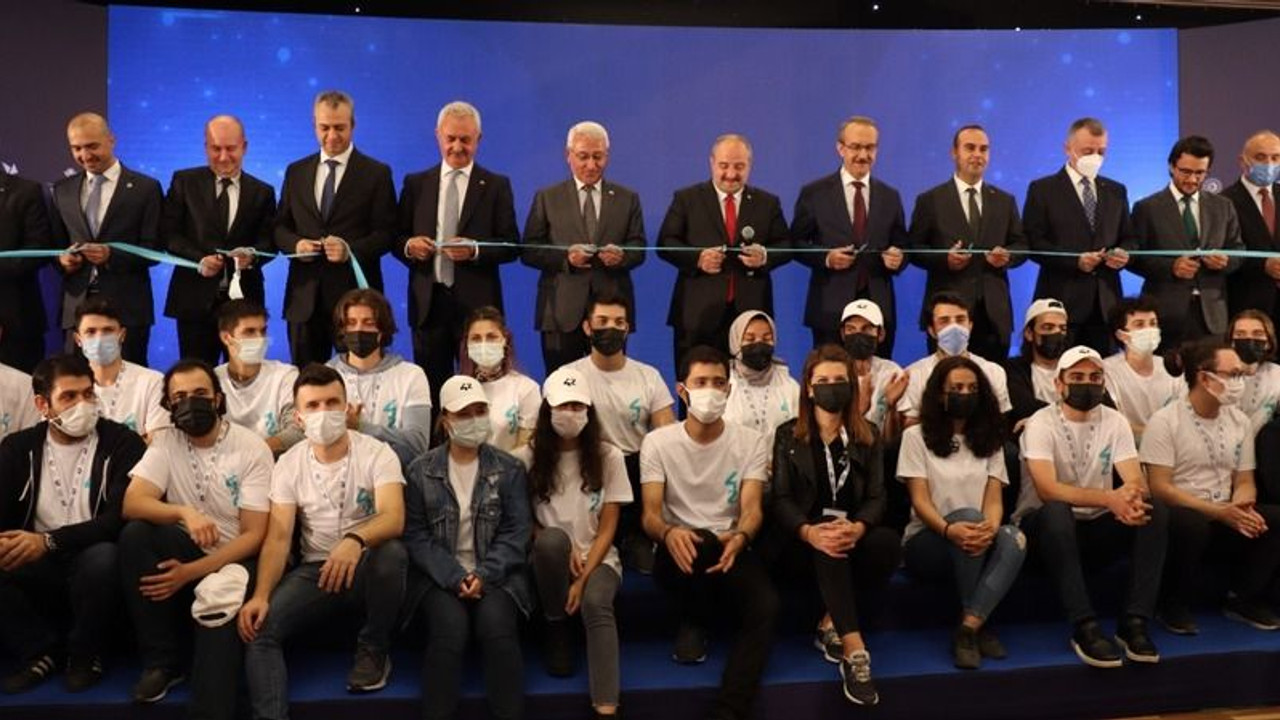 Bakan Varank Kocaeli’den muhalefete yüklendi