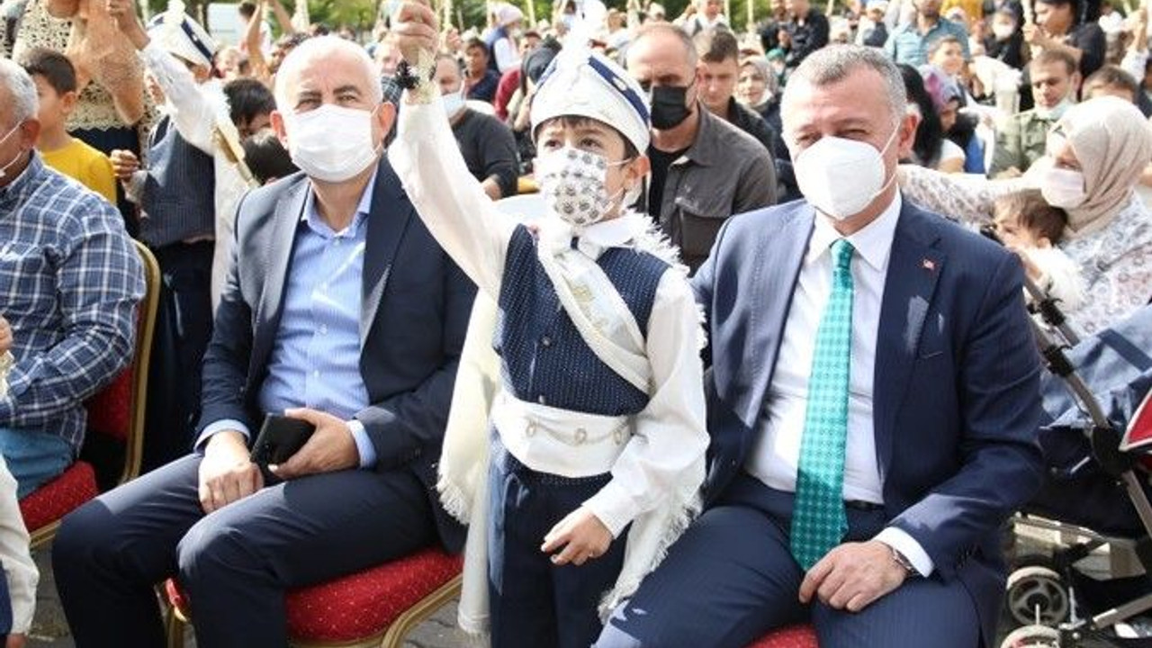 330 çocuk önce doyasıya eğlendi, sonra sünnet oldu