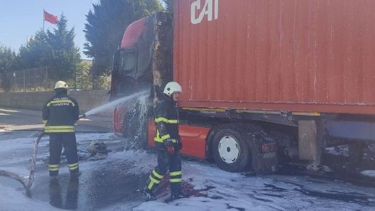 Seyir halindeyken alev aldı