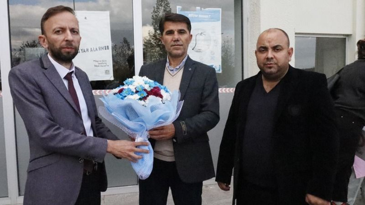 Hastanede güvenlik görevlisini bayıltana kadar böyle darp etti!