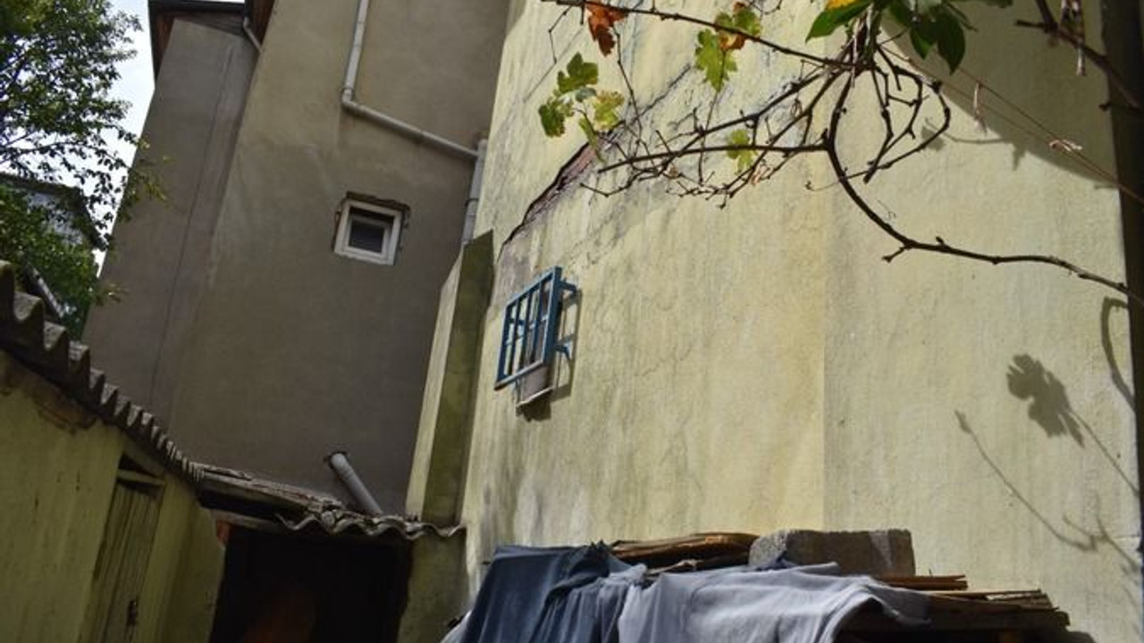 Lağım kokusu içinde yaşıyorlar