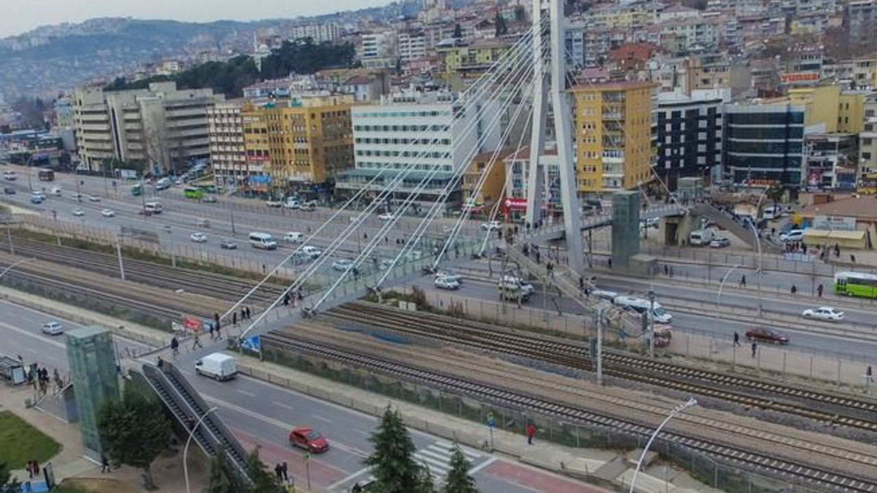 Üst geçitlerin bakım ve onarımına başlanıyor