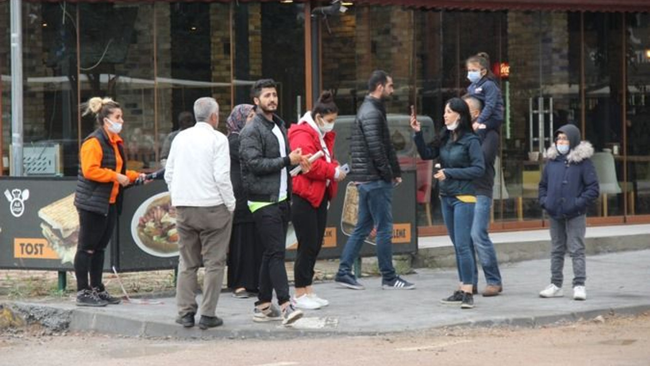 Kentin ünlü güzellik merkezi önünde ortakların tekme tokat kavgası