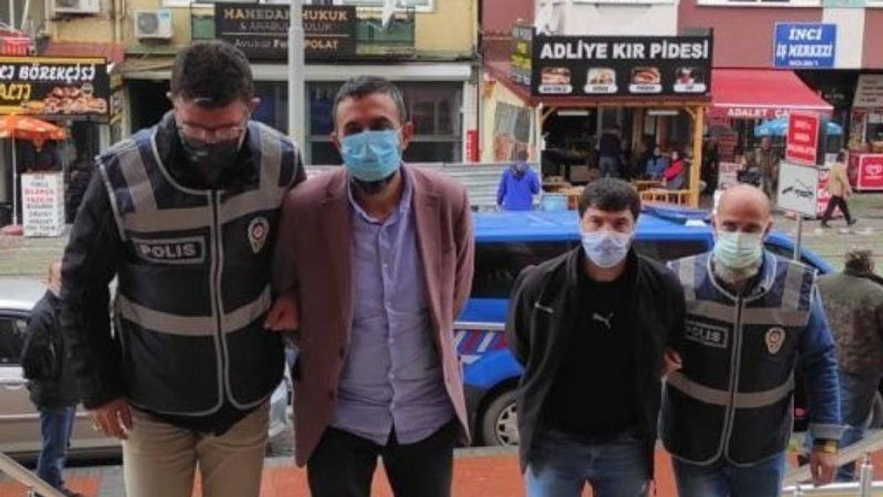 Kuyumcuyu dolandıran 2 şüpheli sahte altınlarla yakalandı