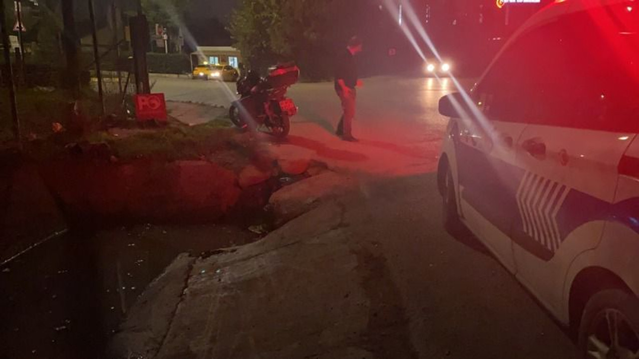 Motosikletiyle yol kenarındaki çukura düştü