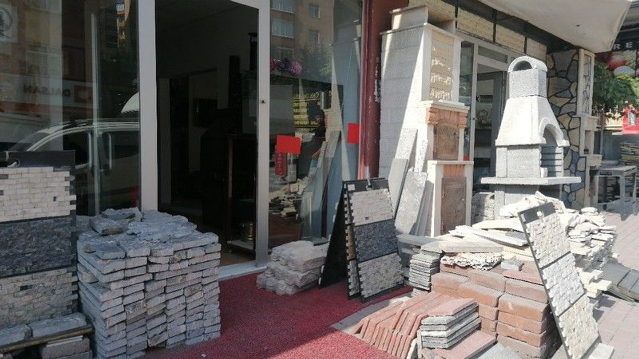 Maskeli şüpheli iş yerine kurşun yağdırıp kaçtı!