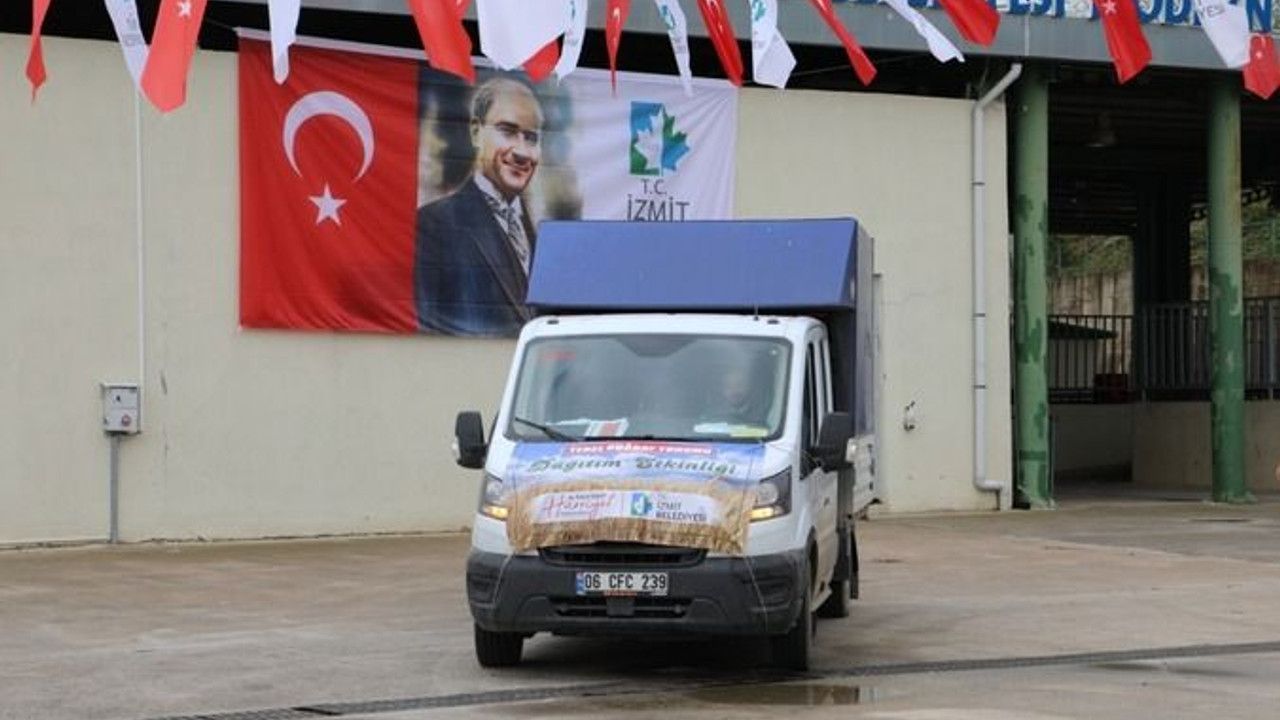 İzmit’te yerel buğday dağıtımı devam ediyor