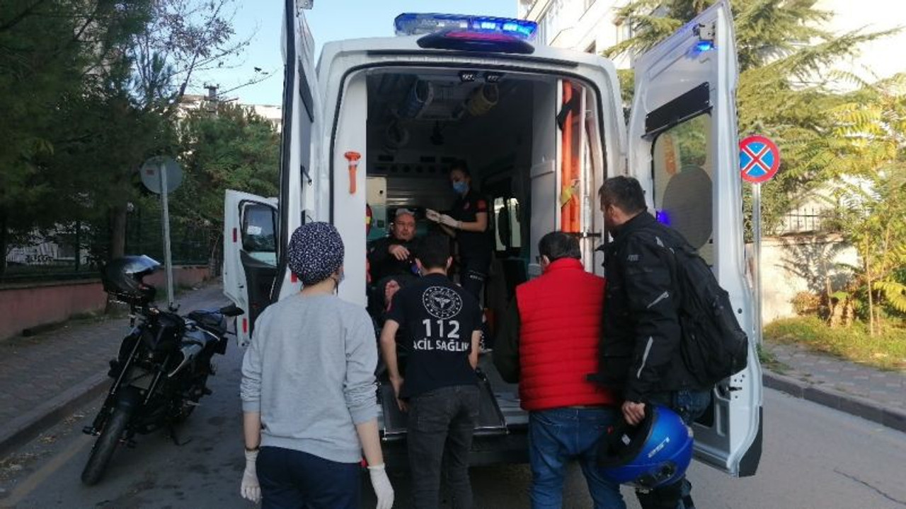 Hafif ticari araç ile çarpışan motosikletin sürücüsü yaralandı
