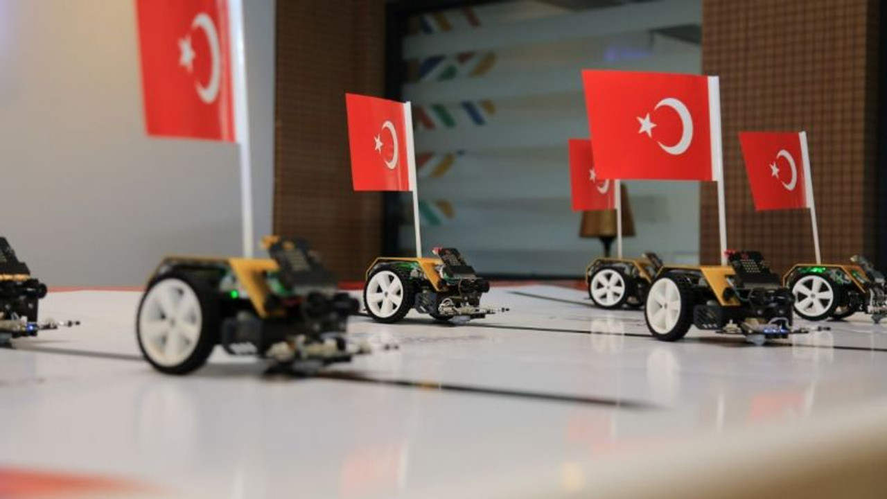 Robotların 29 Ekim gösterisi beğeni topladı