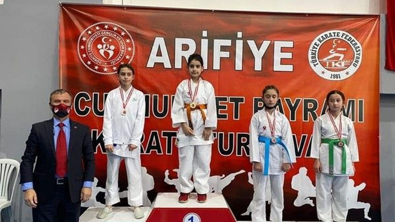 İzmitli karateciler şampiyonada 27 madalya aldı