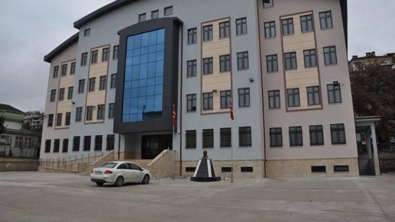 Şok iddia! Okul müdürü parayla izin kağıdı veriyor