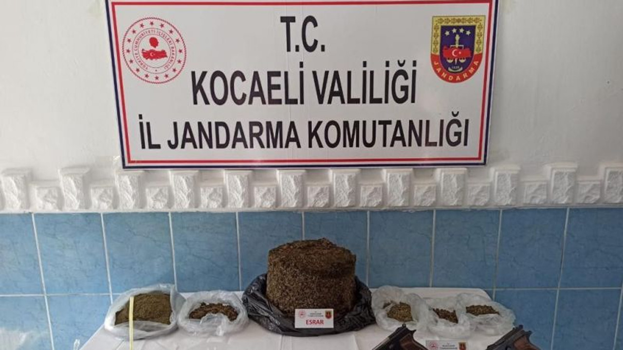 Şüpheli araçtan uyuşturucu ve silah çıktı
