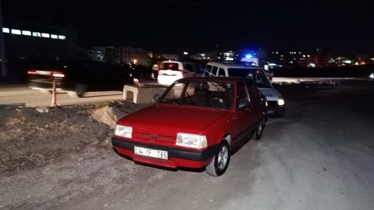 Hurda toplayan yaşlı kadına otomobil çarptı