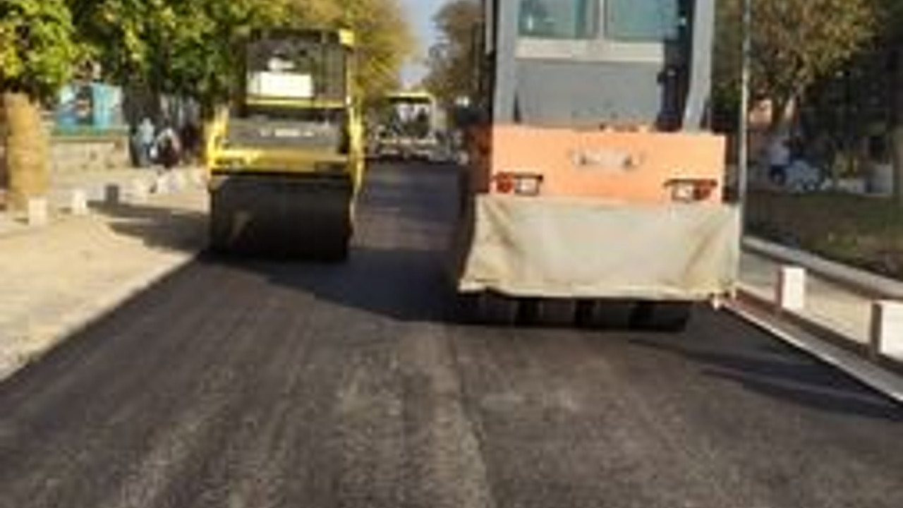 Yürüyüş Yolu Atatürk Caddesi’nde asfalt serimi
