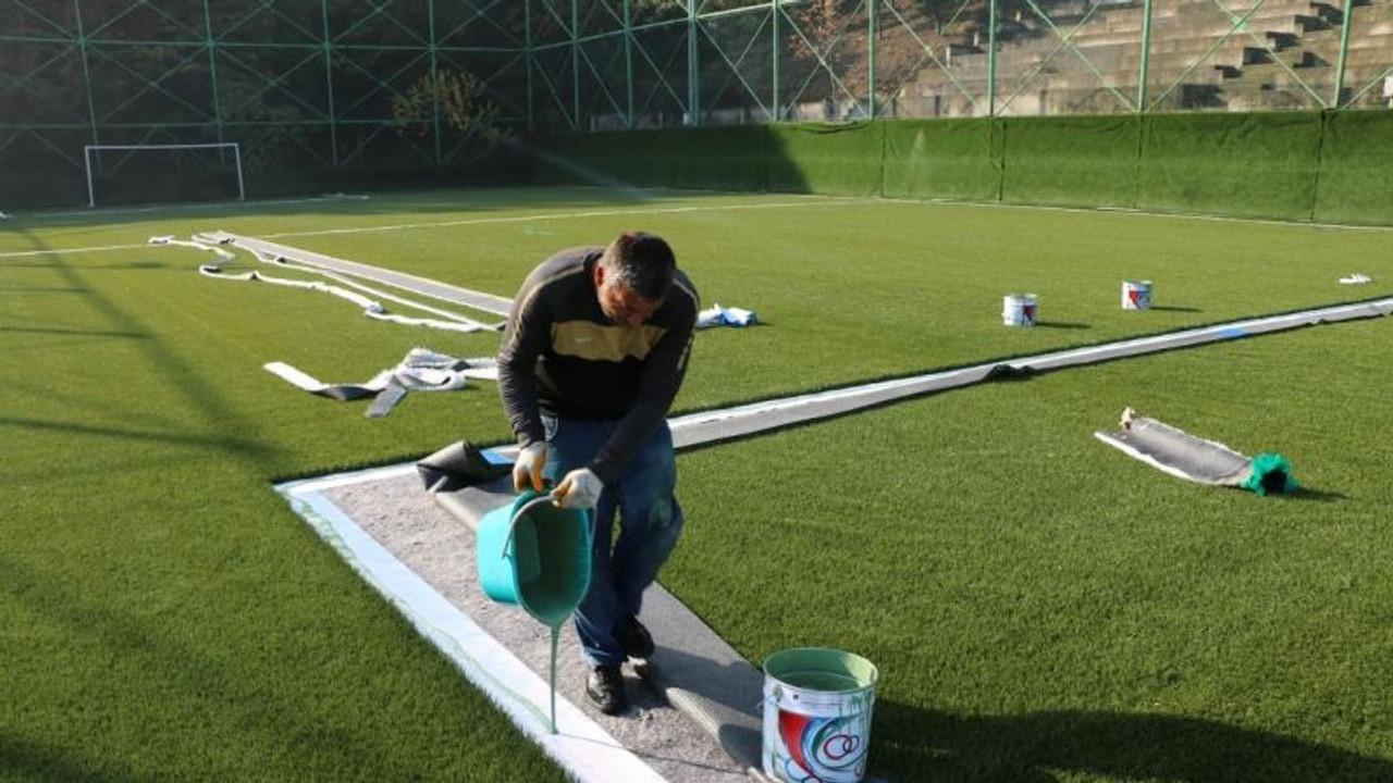 Gölcük Ulaşlı Futbol Sahasına yepyeni zemin