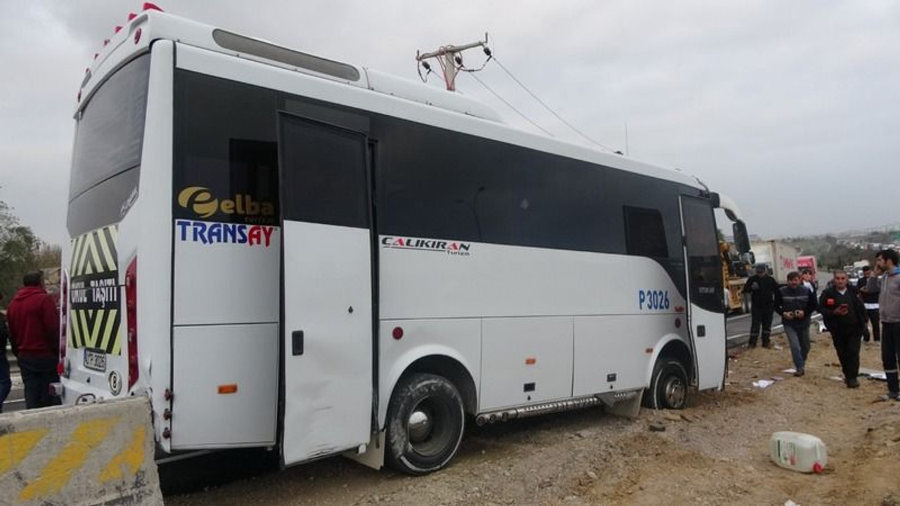 Servis aracı ile vinç çarpıştı: Yaralılar var!