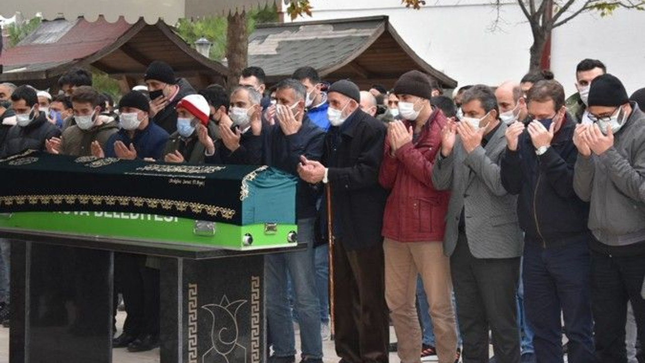 Bıçaklı kavgada ölen genç son yolculuğuna uğurlandı