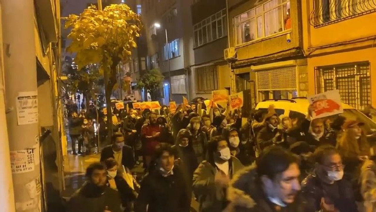 Vatandaş sokağa çıktı! Hükümeti istifaya çağırdılar