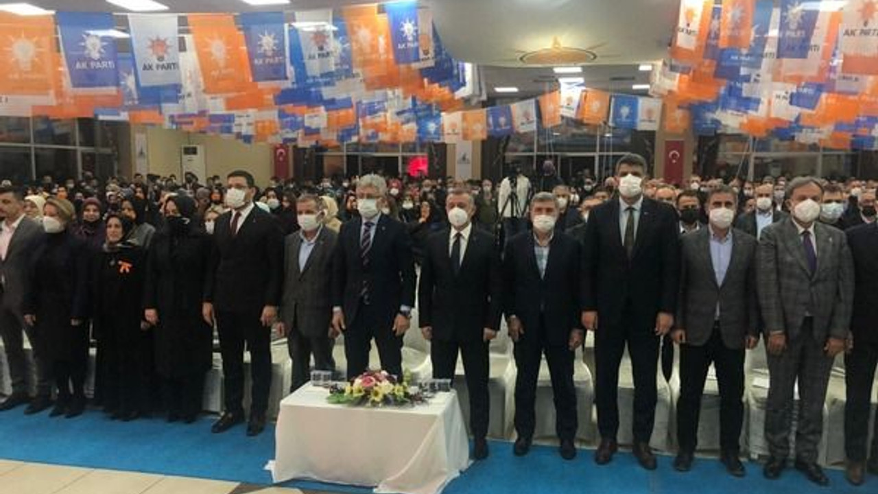 AKP’li başkandan ilginç afiş “İllet ittifakı” dedi üye sayısıyla hava attı