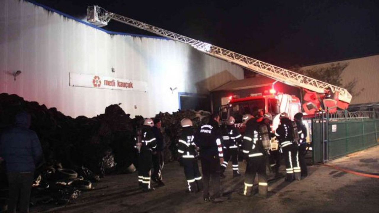 Kocaeli’de kauçuk fabrikasında yangın