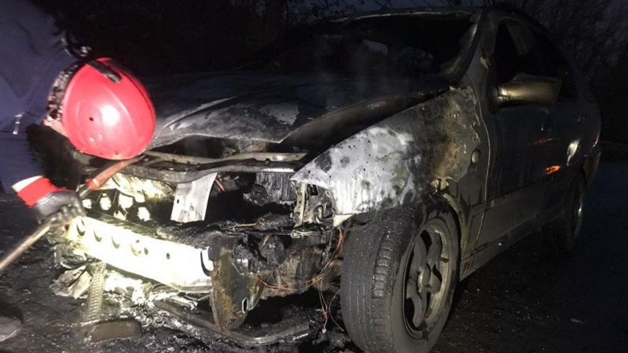 Seyir halindeki otomobil alev alev yandı