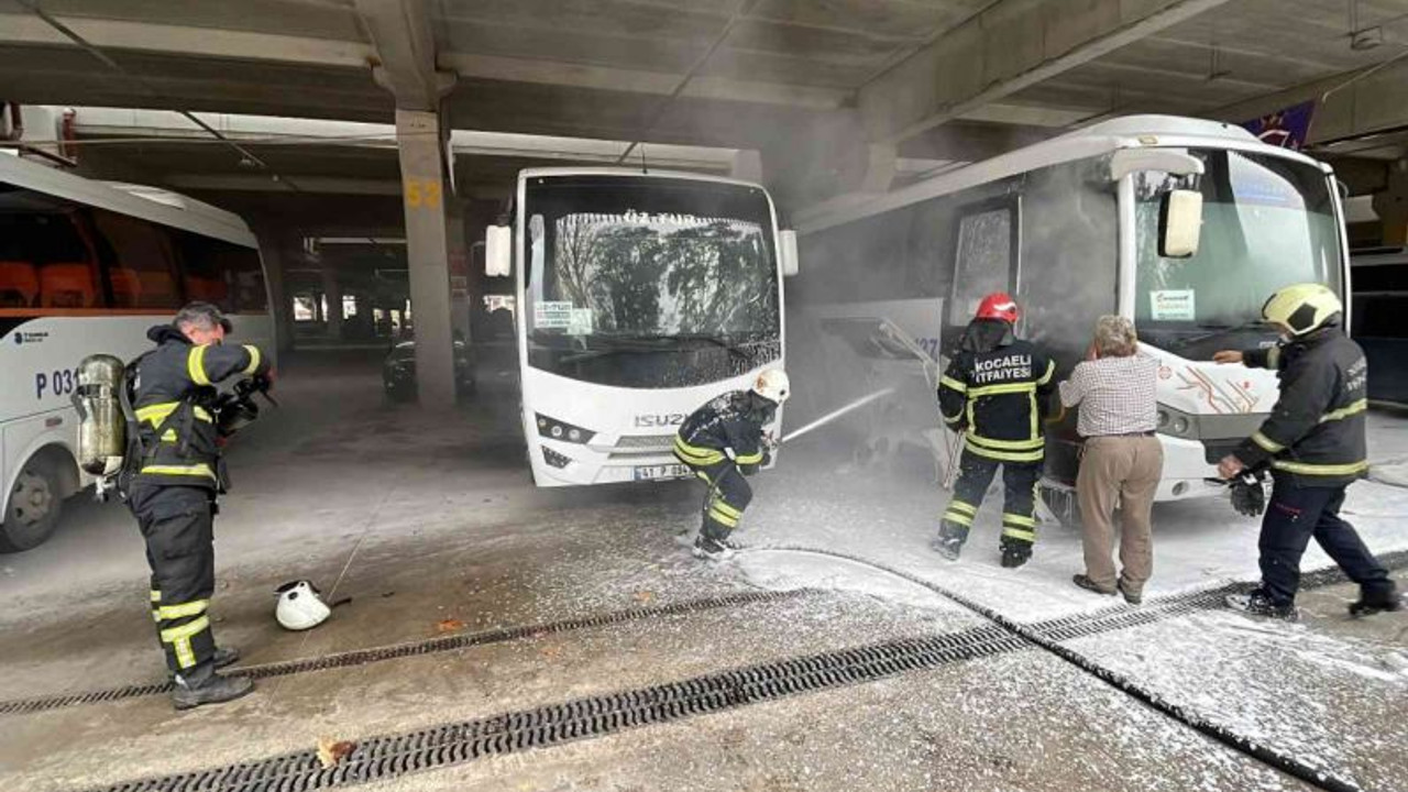 Park halindeki otobüste çıkan yangın korkuttu