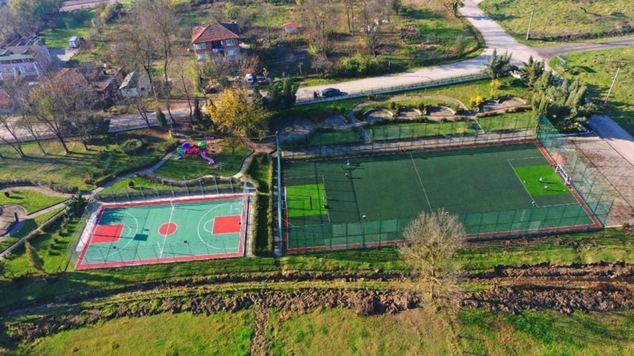 Kartepe'de futbol sahaları yenilendi
