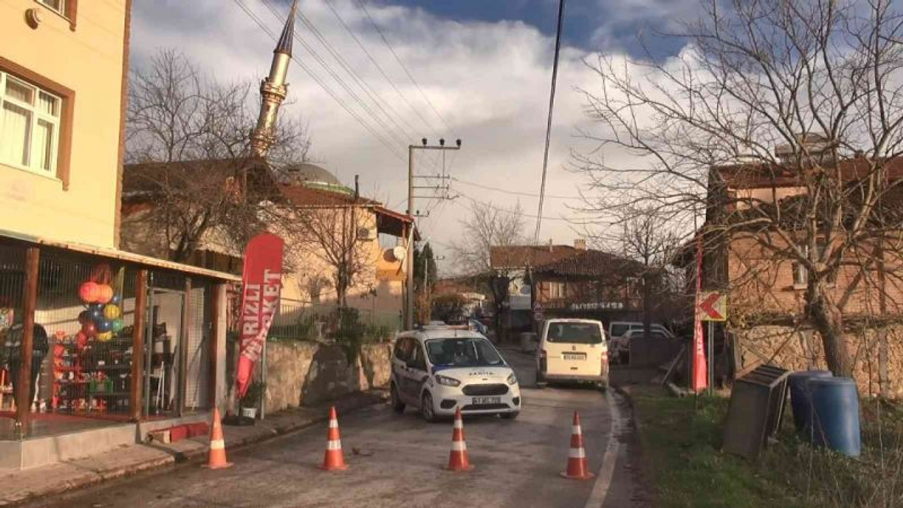 Caminin minaresi fırtınaya dayanamadı