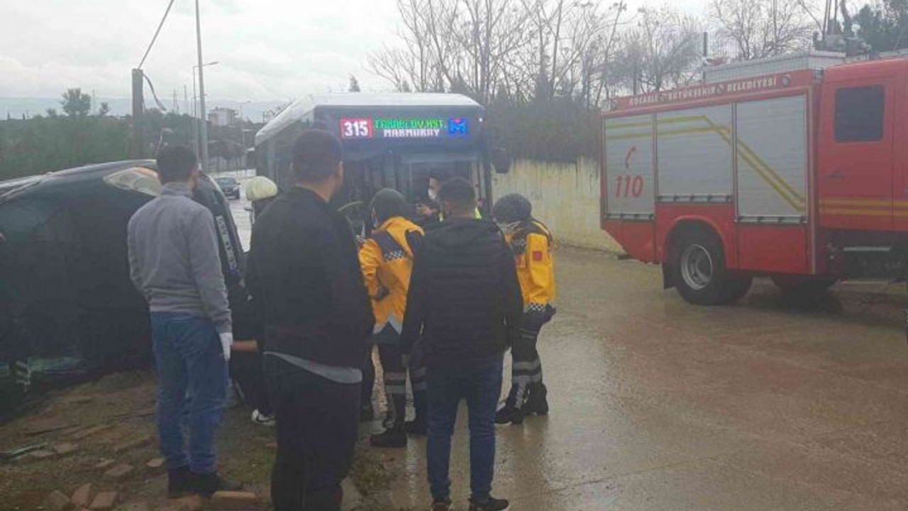 Virajı alamayan araç devrildi: 2 yaralı