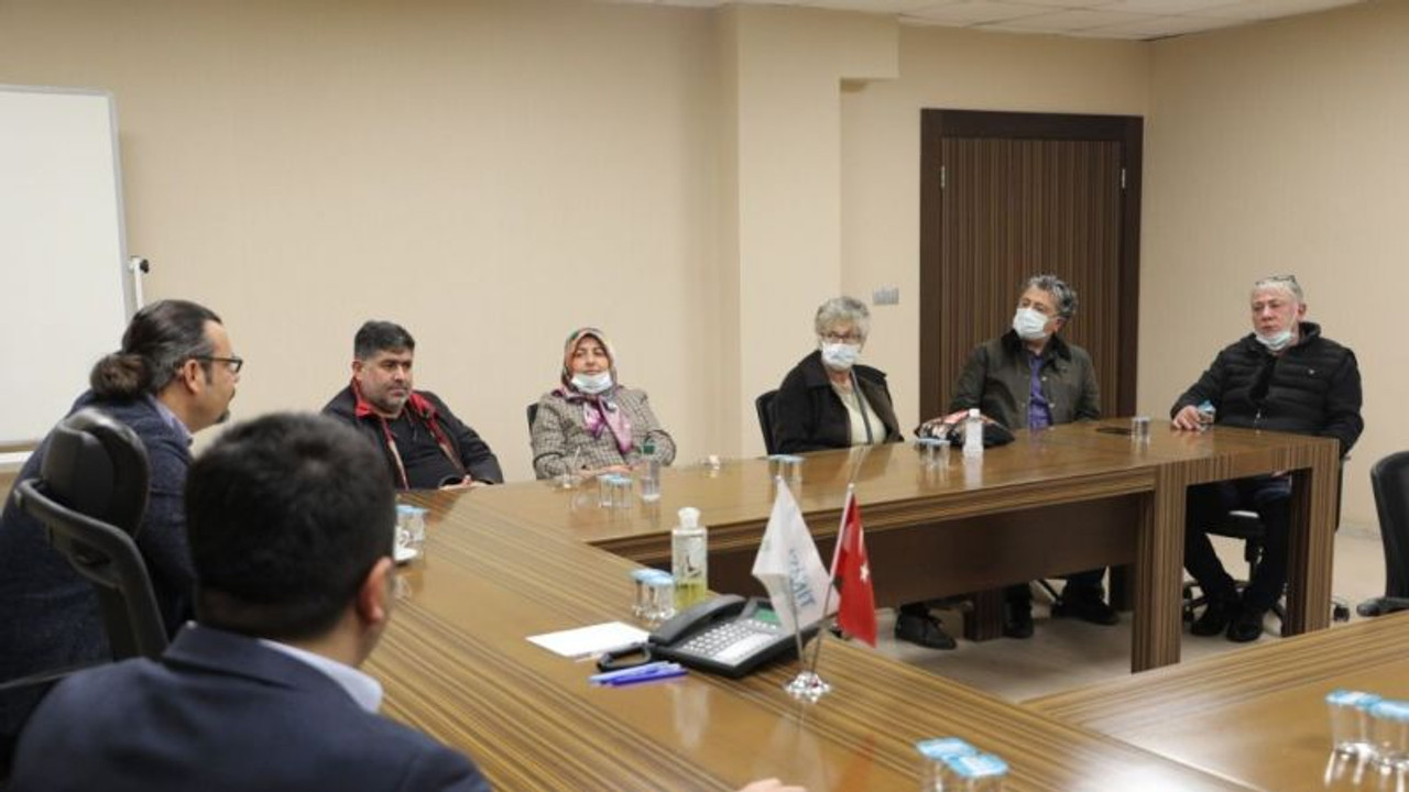 İzmit Belediyesi Yenidoğan ve Tüysüzler’deki hak sahiplerine tapularını verdi