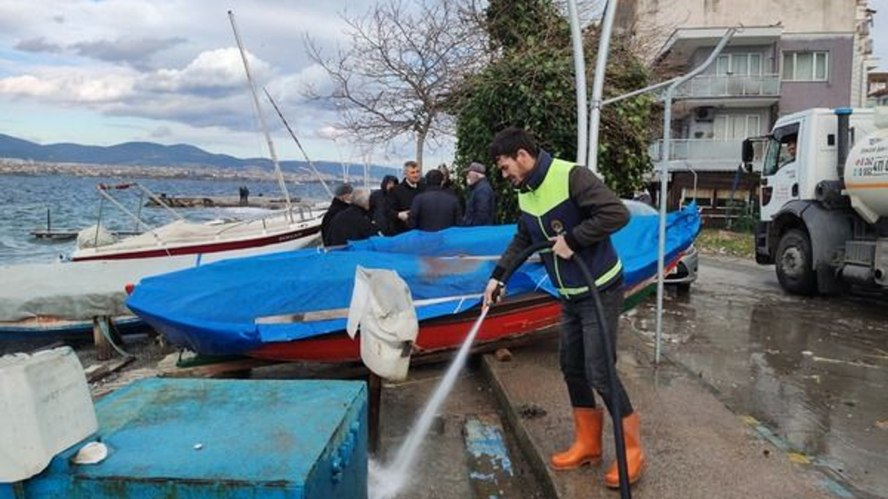 Gölcük’te lodosun izleri siliniyor