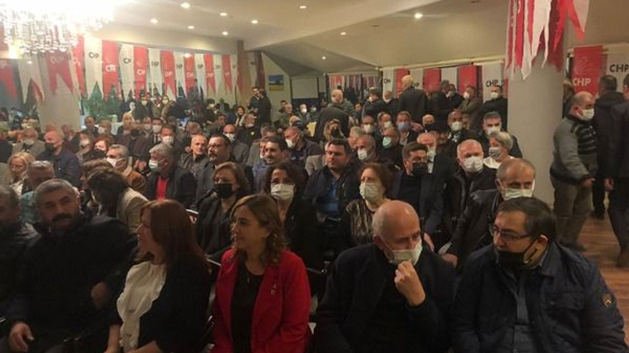 CHP’liler İzmit’te salonu doldurdu