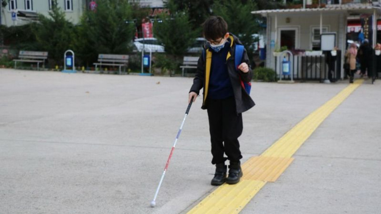 Görme engelli Fatih için okul bahçesine engelli yolu yapıldı