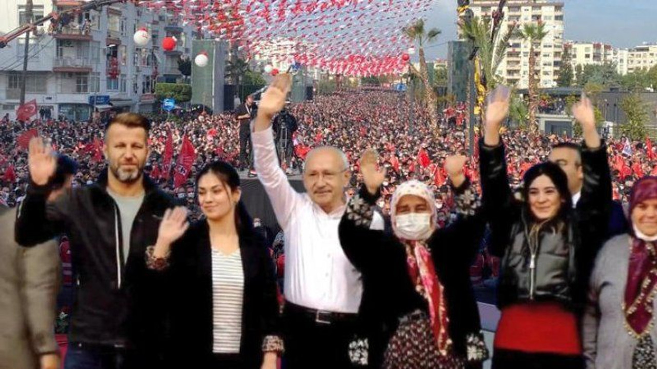 CHP 'acil seçim' talebiyle meydanlara indi