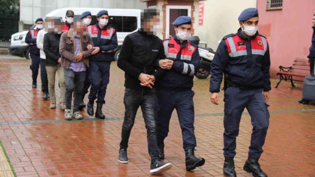 Kablo hırsızları suçüstü yakalandı