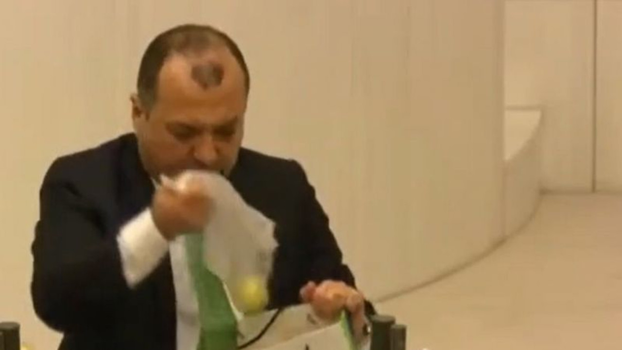 Meclis kürsüsüne marketten aldığı ürünlerle çıktı: ‘Fiyatı görünce şaşıracaksınız’
