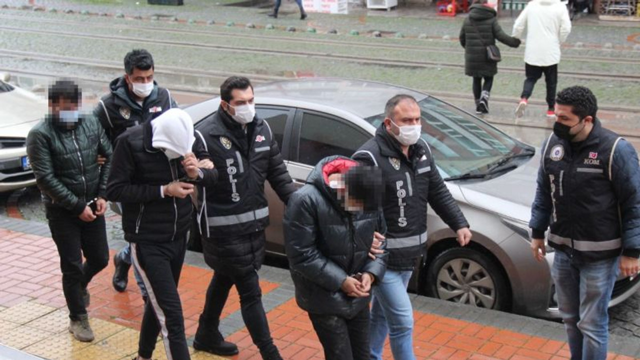 Kocaeli'de 3 ton kaçak içki stoklayanlar tutuklandı