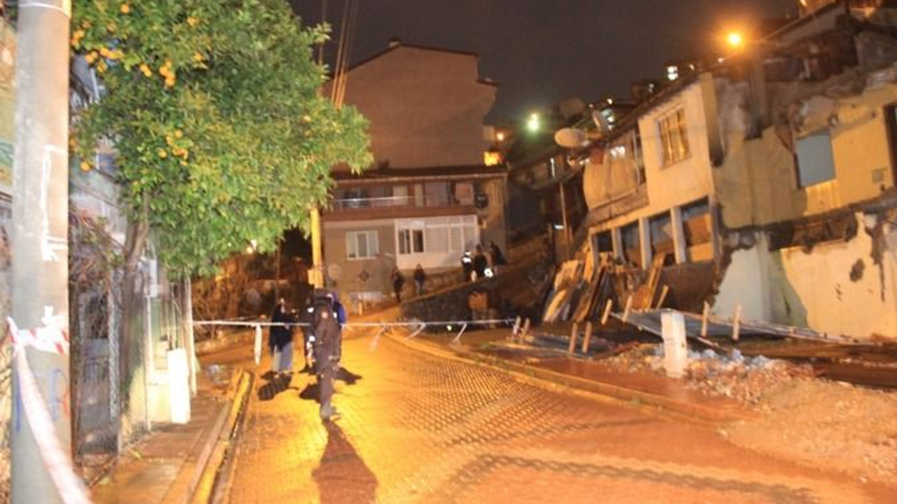 İstinat duvarı yıkıldı vatandaşlar sokağa döküldü
