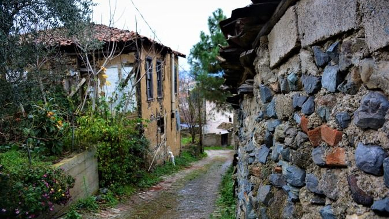 700 yıllık köyün tarihe tanıklık eden evleri