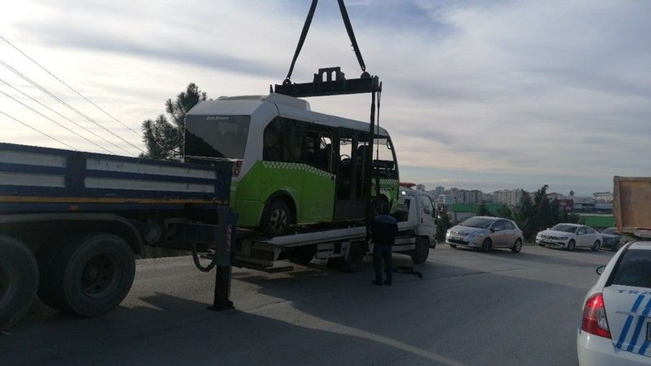 Gebze'de midibüs devrildi: 7 yaralı