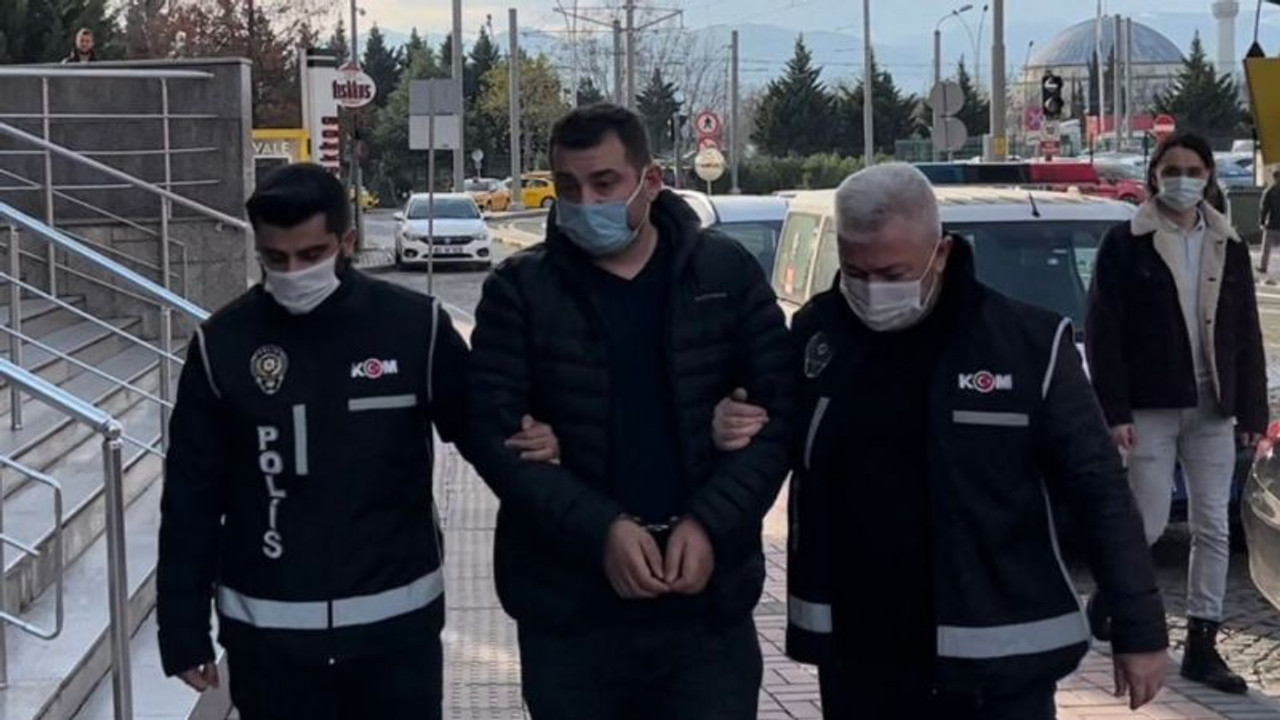 TEM’de bir otomobilde 20 ruhsatsız tabanca ele geçirildi
